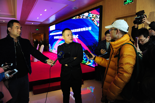 著名导演宁浩接受媒体记者采访